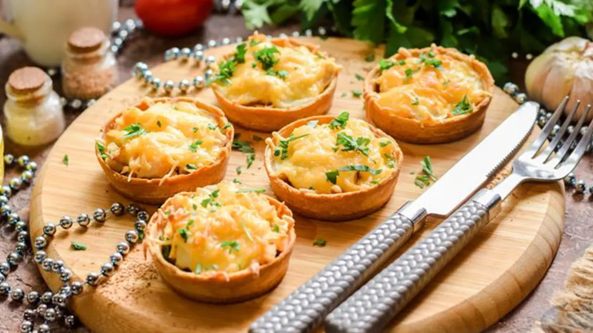 Julienne recipe with mushrooms in baskets